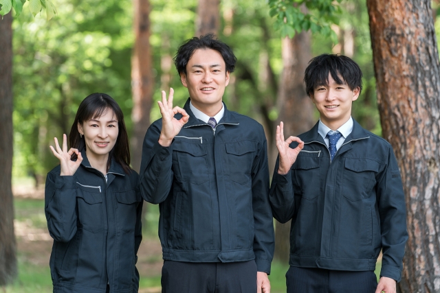 外壁塗装・屋根塗装の営業マンをイメージした画像