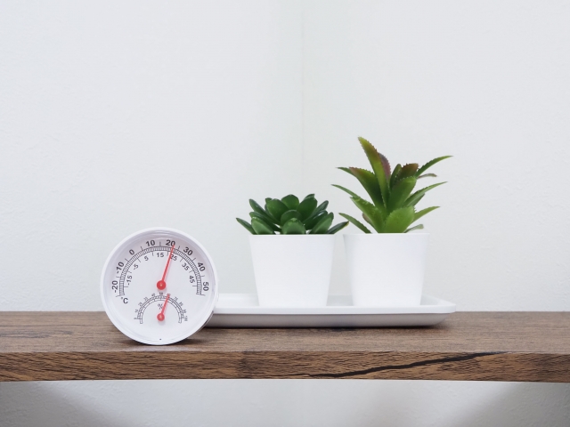 外壁塗装を施工する際に気温が重要であることを説明する際に挿入する温度計の画像